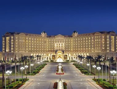 Πυροβολισμοί στο Ριάντ - Διέφυγε ο βασιλιάς Σαλμάν μπιν Αμπντουλαζίζ Αλ Σαούντ σε αεροπορική βάση (upd)